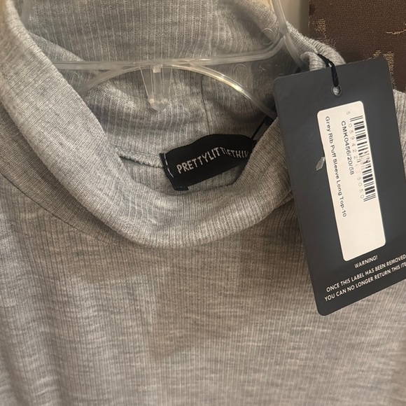 PrettyLittleThing Gray Puff Sleeve Ruffled Blouse - Picture 3 of 3